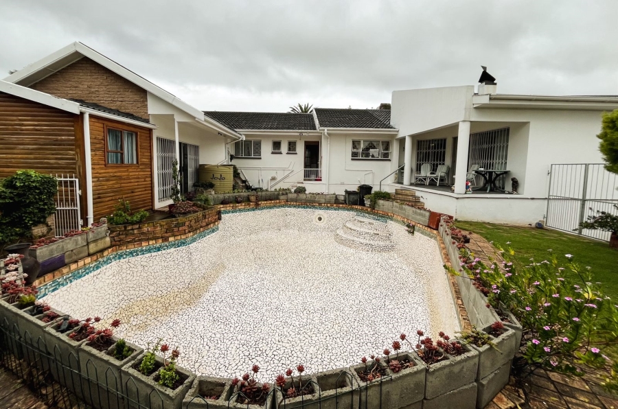 5 Bedroom Property for Sale in Vanes Estate Eastern Cape